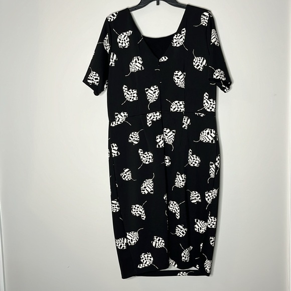 VINCE CAMUTO Women’s Black White Floral Artsy Dress Size 1X - Picture 2 of 8